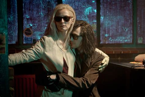 Only Lovers Left Alive! Een betoverende liefdesgeschiedenis over eeuwigdurende vampiers die worstelen met de moderne wereld!