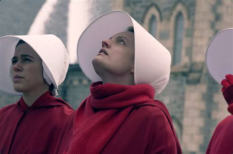  The Handmaid’s Tale:  een griezelige dystopie met Elisabeth Moss als hoofdrolspeelster!